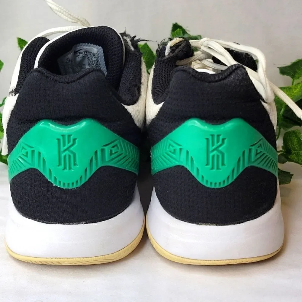 Nike. Kyrie Flytrap Basketball Shoes. Youth size 7.